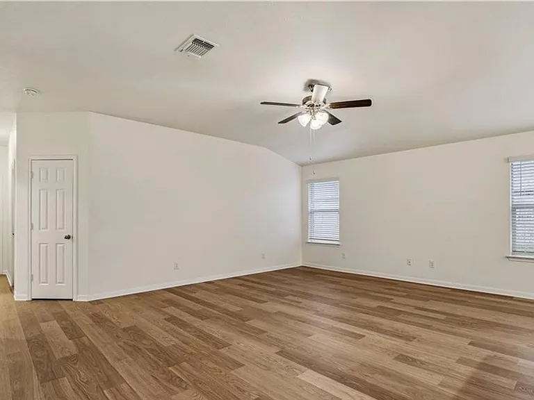 2405 Elba Dr — Photo 17