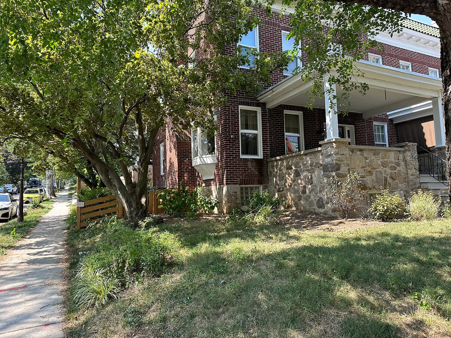 208 W 29th St — Photo 2