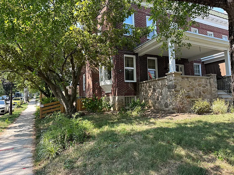 208 W 29th St — Photo 2