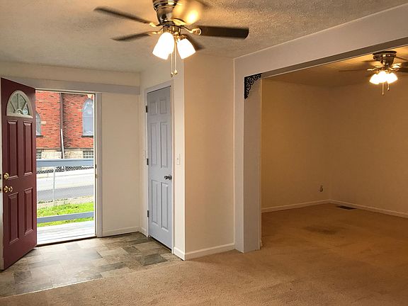 4-season Room & Living Room - open layout