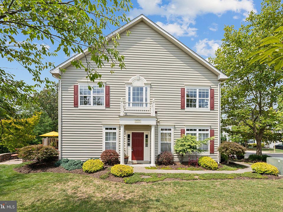 1st image of 101 Carnoustie Ln