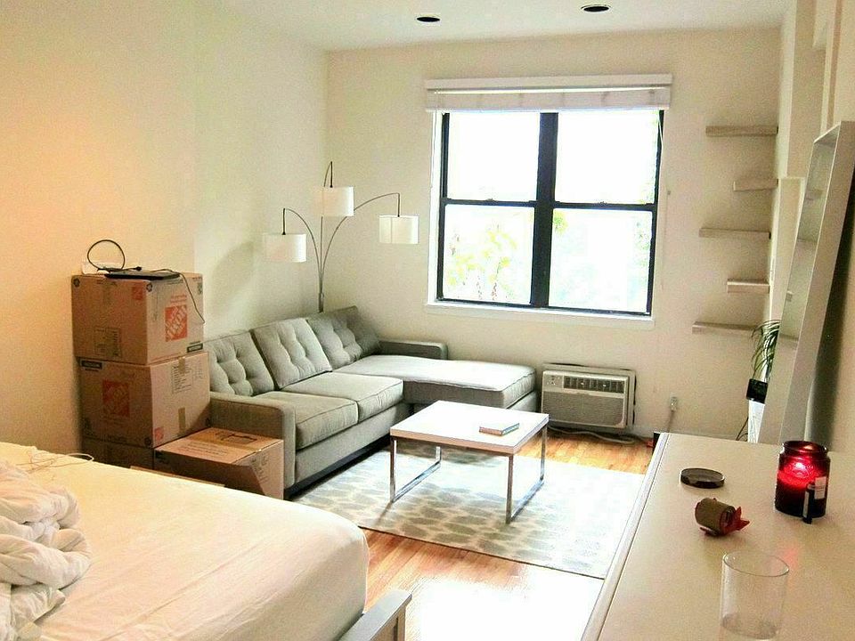 1st image of 224 E 10th St APT 2