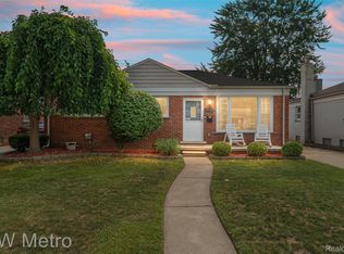 29722 Rosebriar St, Saint Clair Shores, MI 48082