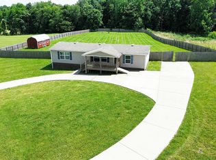 544 Sparrow Rd, Lafayette, TN 37083