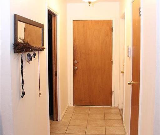 2nd image of 6621 Yosemite Dr