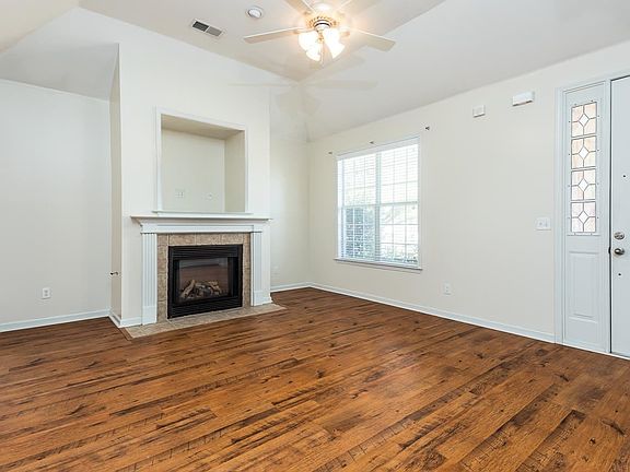 3rd image of 8503 Shady Elm Dr