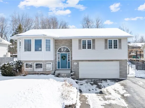 983 Douglas Ave, Fredericton, NB E3A 9M8