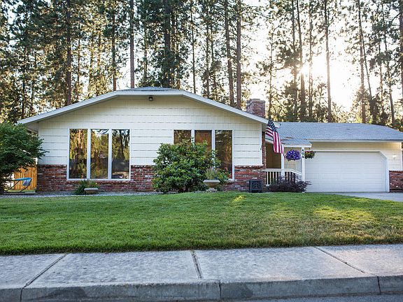 2nd image of 404 S Forest Glen Blvd