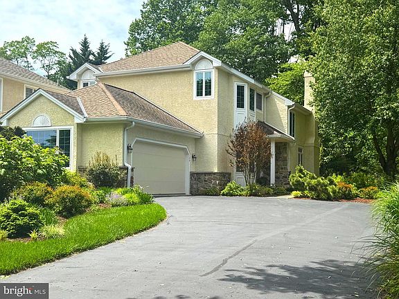2nd image of 124 Piqua Cir