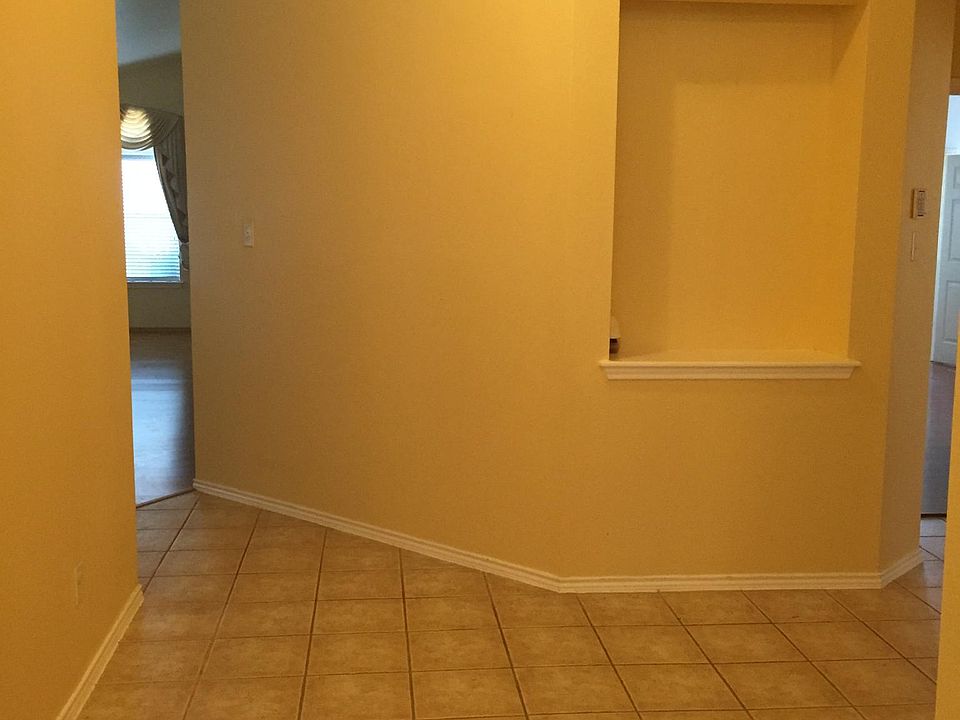 1st image of 1906 Huxley Ln