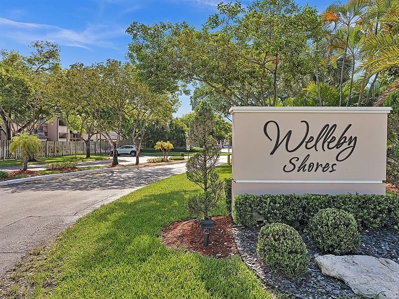 1st image of 9924 Nob Hill Ct #9924