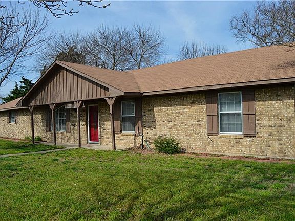 5th image of 3109 Clover Ln