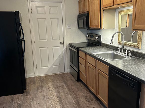 4th image of 132 Park Dr