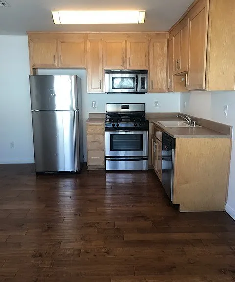 3610 Motor Apartments — Photo 3