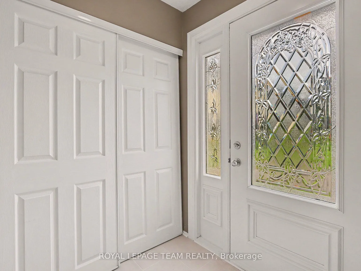 3 bed, $2,550 — Photo 2