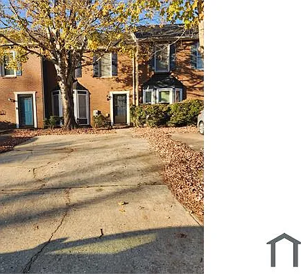 8095 Woodlake Dr