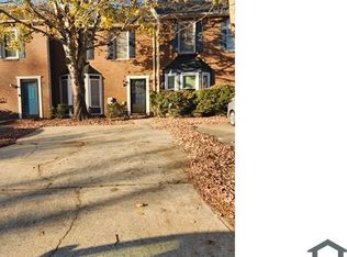 8095 Woodlake Dr, Riverdale, GA 30274