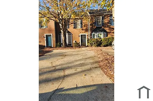 8095 Woodlake Dr Photo 1