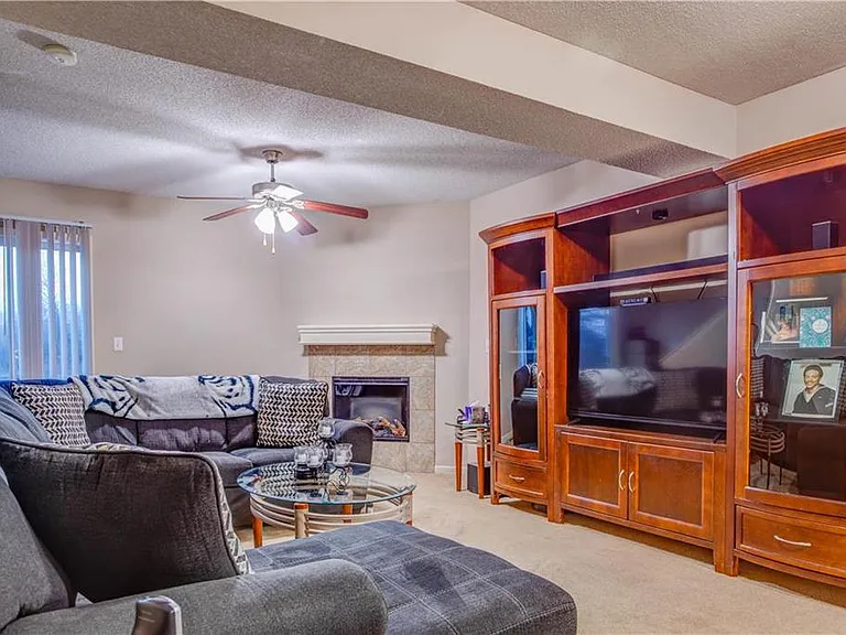 425 Hawthorne Blvd #1 — Photo 3