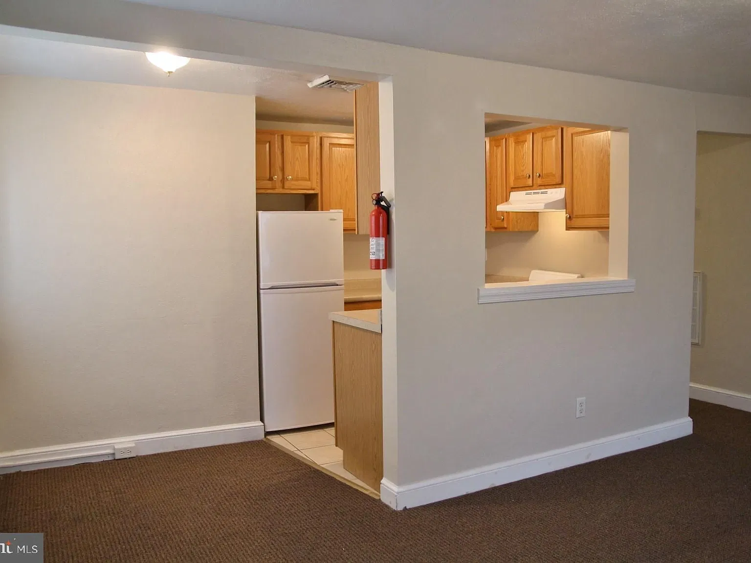 2 bed, 1.0 bath, 2640 sqft, $1,150 — Photo 2