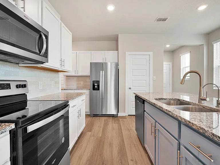 4030 Bellamy Bnd — Photo 3