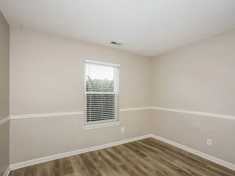 1358 Evergreen Dr — Photo 10
