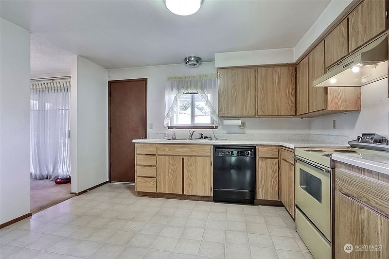 4th image of 1616 S Cedar Street