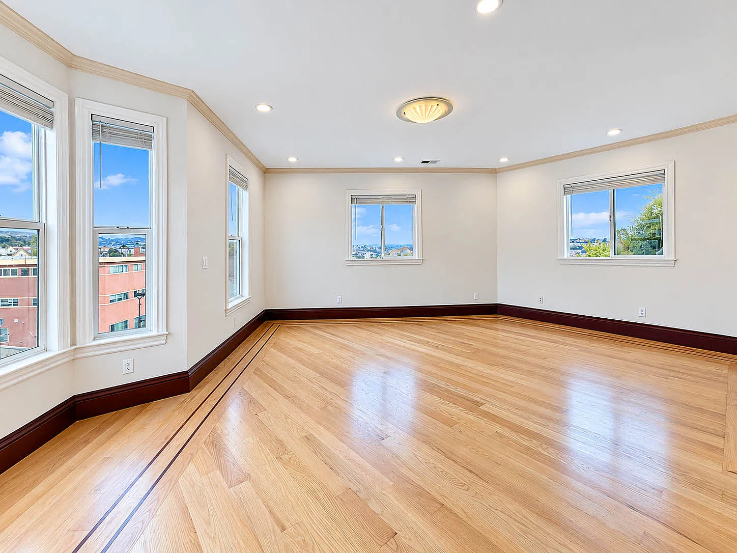3 bed, 1900 sqft, $5,850 — Photo 4