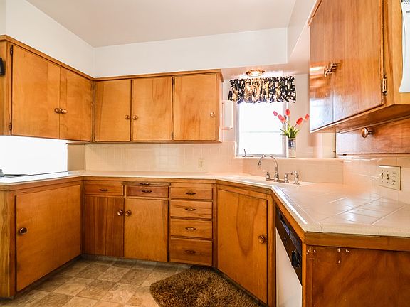 5th image of 1001 Taylor Ave
