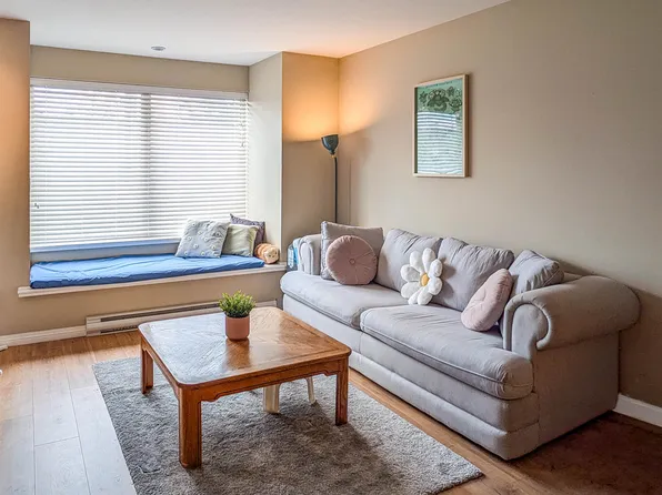 5000 Imperial St #204, Burnaby, BC V5J 1C8