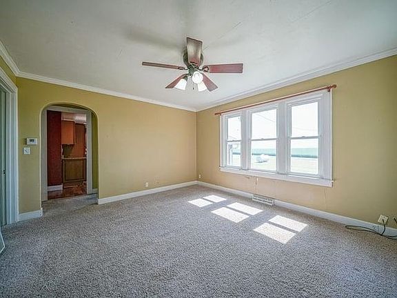 5th image of 927 N Valentine Rd