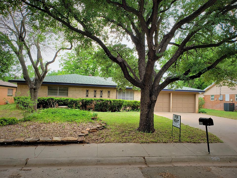 1st image of 209 Twin Oaks Dr