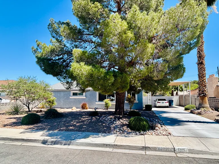 1213 Douglas Dr — Photo 13