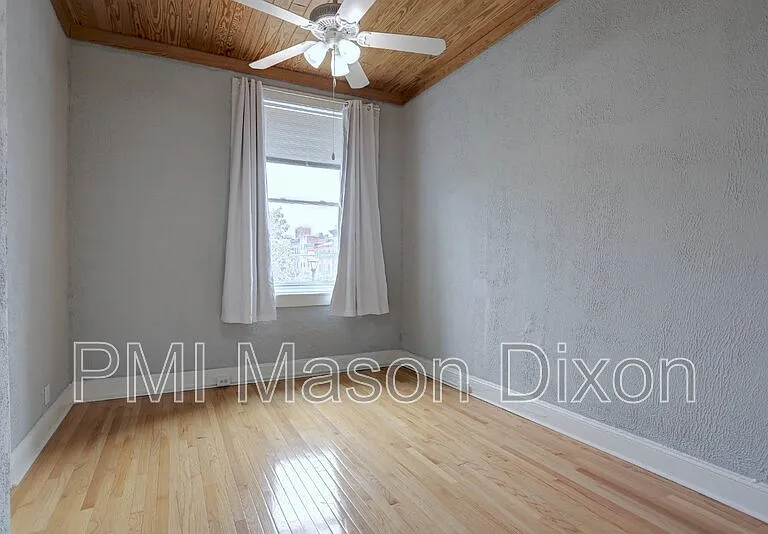 632 S Broadway #200 — Photo 11