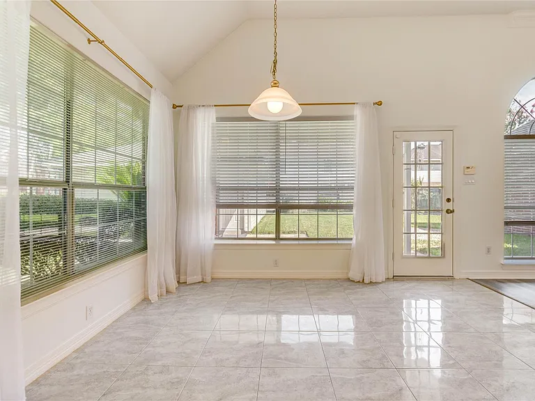 8803 Memorial Creek Dr — Photo 24
