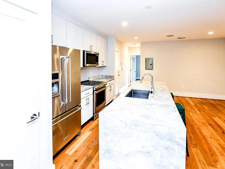 913 Quincy St NE #3 — Photo 14