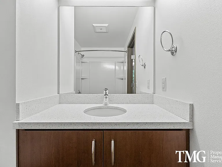Corbett Heights Apartment Homes — Photo 32