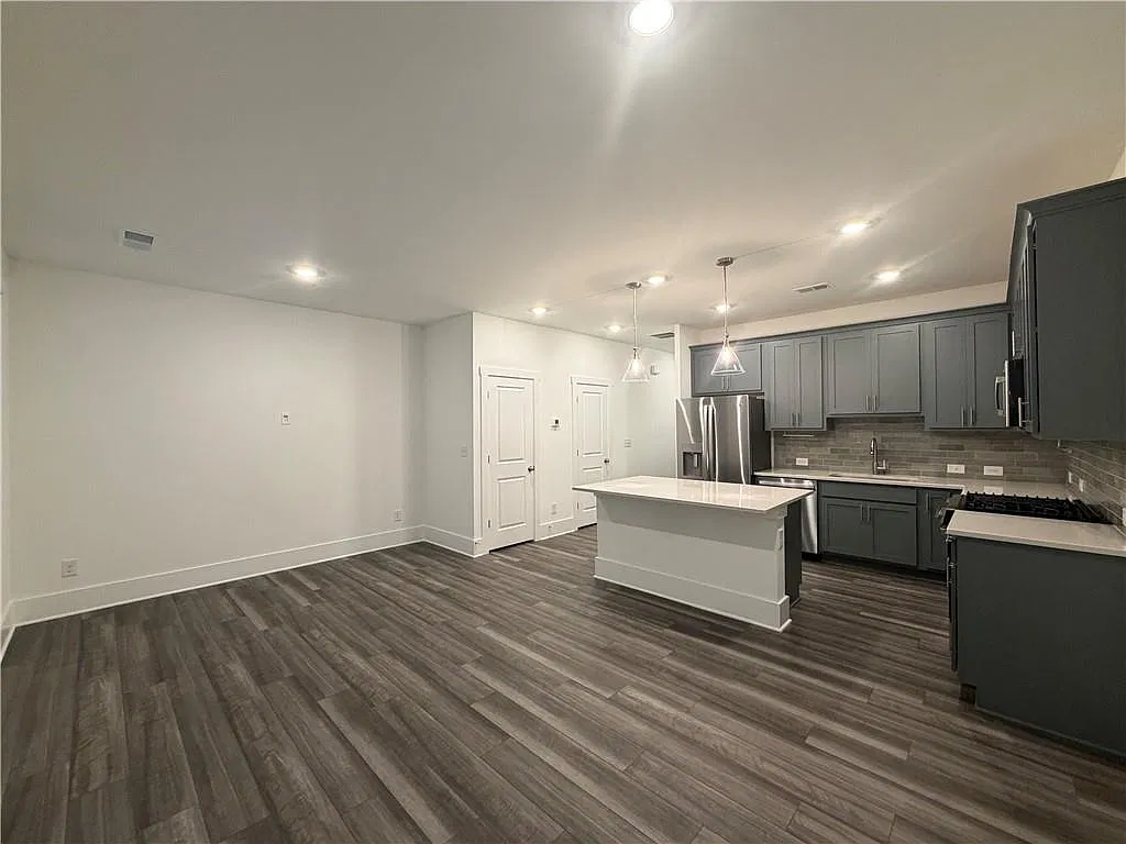2 bed, 2.5 bath, 1382 sqft, $2,450 — Photo 3