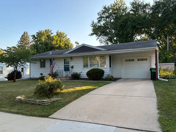 325 36th Ave NW, Rochester, MN 55901