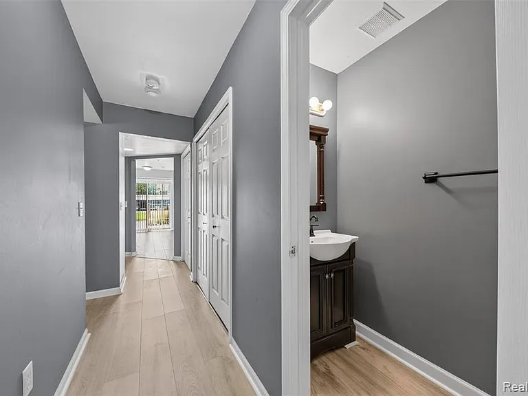 16515 Terrace Village Dr — Photo 22