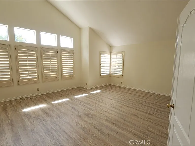 2162 Ventia — Photo 31