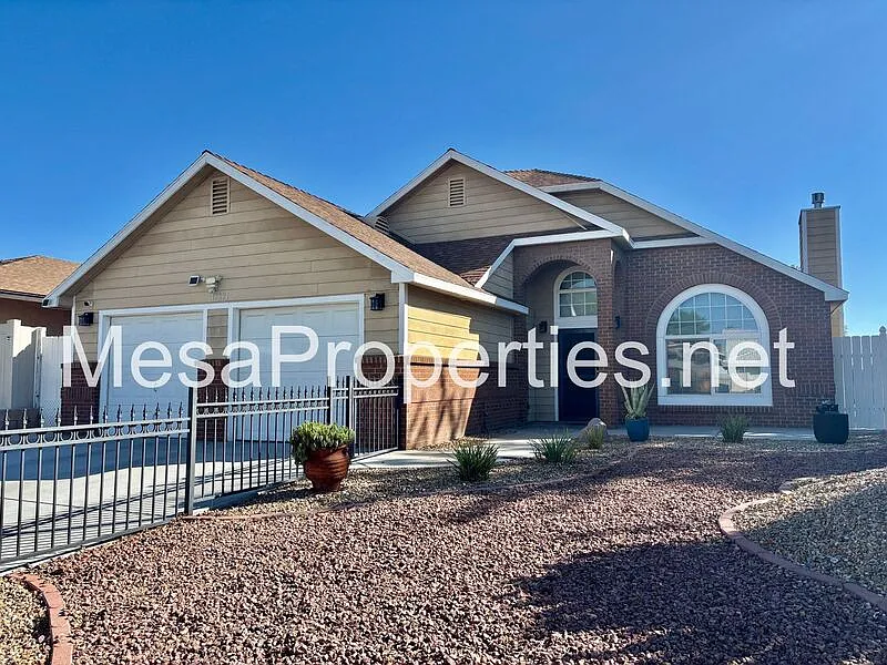 13871 Oakmont Dr