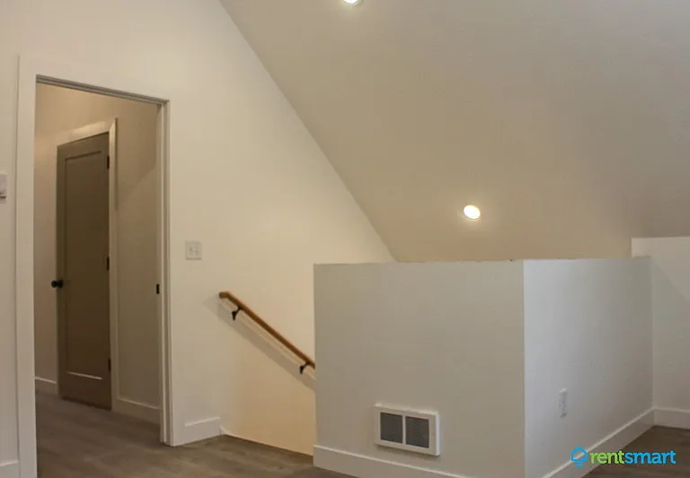 446 Michigan Ave #4 — Photo 5