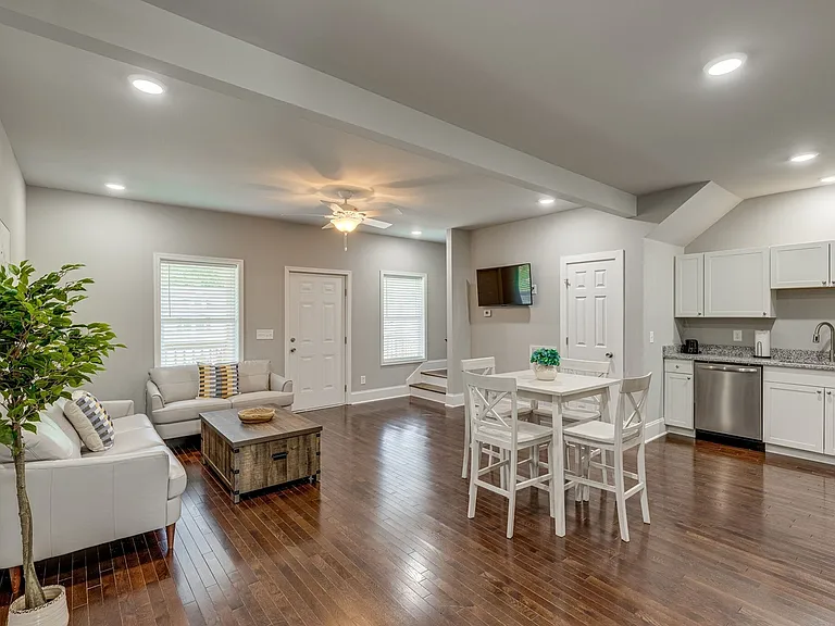 448 Caldwell Dr — Photo 9