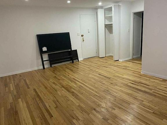 2nd image of 14227 Barclay Ave APT 505