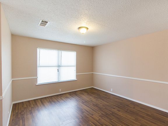 5th image of 202 Shady Brook Dr