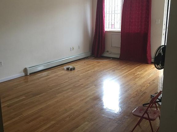 2nd image of 624 Baker Ave APT 2