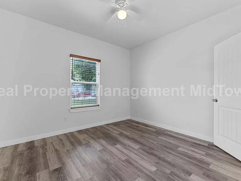 3331 Spring Ave — Photo 11