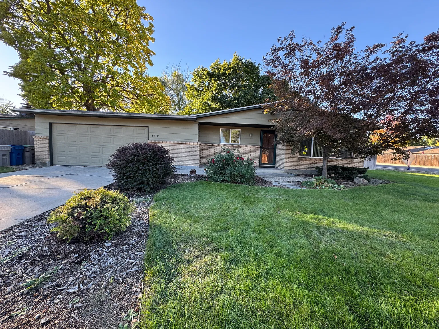 3 bed, 1468 sqft, $2,050 — Photo 1