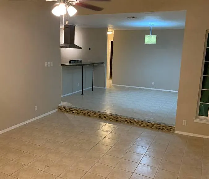 10604 Topperwein Dr — Photo 3